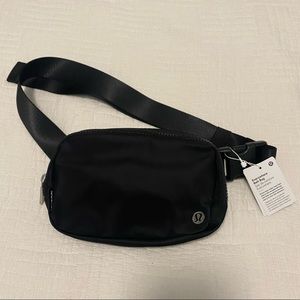 Lululemon Everywhere Belt Bag NWT